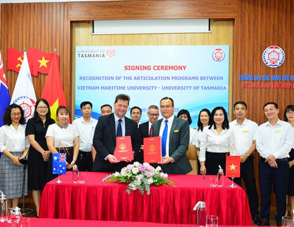Lễ ký biên bản hợp tác công nhận chương trình đào tạo liên kết hệ cử nhân giữa Trường Đại học Hàng hải Việt Nam và Đại học Tasmania - Úc